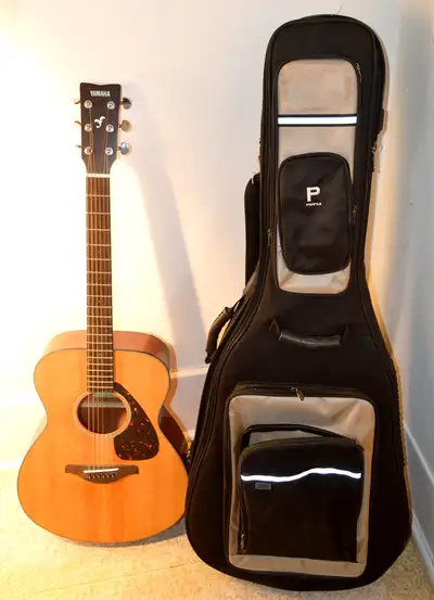 Yamaha Beginner FS 800 Acoustic Guitar  débutant + case / étui, View more