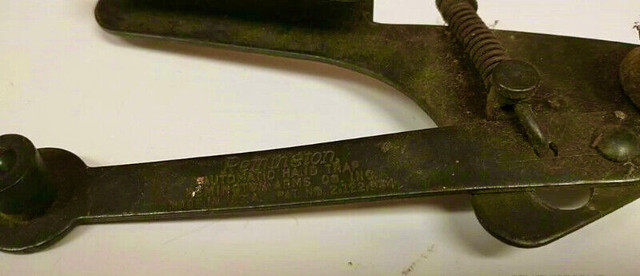 VINTAGE REMINGTON AUTOMATIC HAND TRAP in Arts & Collectibles in Mississauga / Peel Region - Image 2