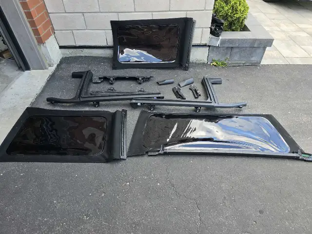 Jeep wrangler 4 door soft top (2023) used for one month only! in Auto Body Parts in City of Toronto - Image 2