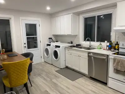 LUMINEUX ET SPACIEUX 4 1/2 DISPONIBLE LE 1ER FÉVRIER OU LE 1ER MARS 2026. Appartement de 900 pied ca...