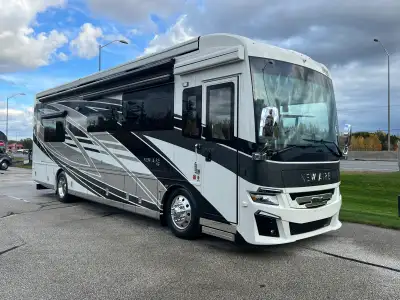 I am selling a Newmar New Aire Motorhome that is in pristine condition, boasting luxurious amenities...