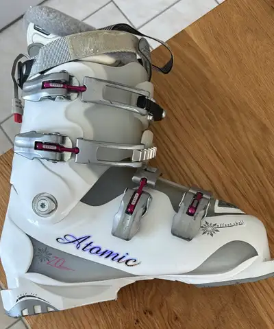 Bottes de ski Atomic femmes 25,5-26 et skis Roxy avec bâton, View more