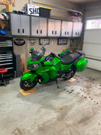 2015 Kawasaki Concours 1400 , ONLY 5400 kms  and extras