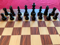 Classic Staunton Chess Set on Rosewood Chess Board - NEW