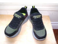 Brand new Skechers youth boys' lights shoes size 2