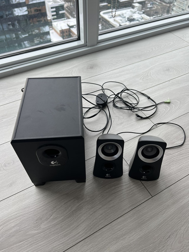 Logitech Z313 Speaker Set Speakers Edmonton Kijiji