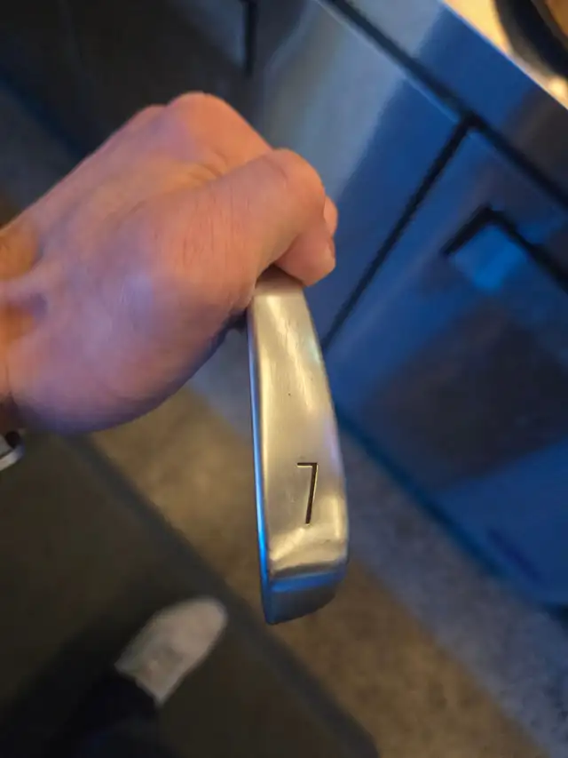 Titleist T250 Right hand irons (5-PW). Used less than 5 times in Golf in Ottawa - Image 5