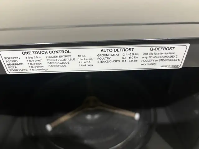 LG microwave in Kitchen & Dining Wares in Markham / York Region - Image 5