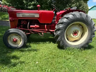 1962 International B414 Tractor Excellent Condition Gas, 2 wheel drive, 44 horse power, power steeri...