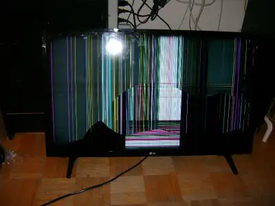 TV 32' for PARTS or REPAIRS, View more