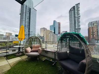 Stunning Downtown Apartment for Rent! Location In the heart of downtown, surrounded by everything yo...