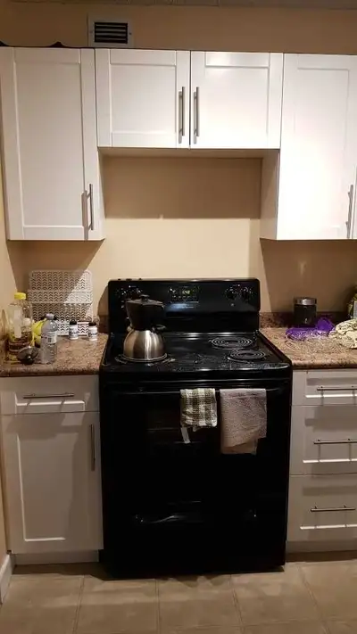 The heart of downtown,close to all amenities and legislative grounds On the the 9th floor Walking di...