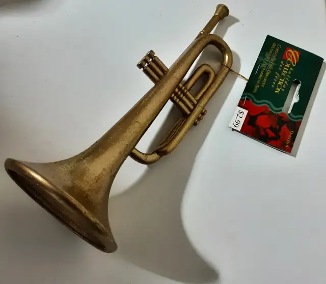 XL Golden Trumpet vintage Christmas Tree Ornaments Decorations in Holiday, Event & Seasonal in Calgary - Image 2