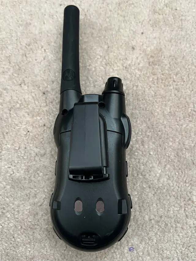 Motorola Talkabout T9500 Walkie Talkies (Set of 4) in General Electronics in Oakville / Halton Region - Image 5