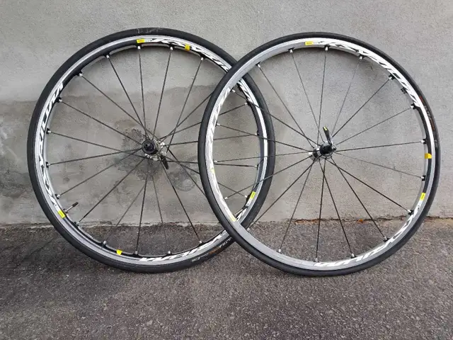 Roues de vélo de route Mavic (700C) in Road in Lanaudière - Image 2