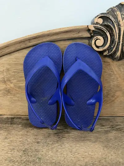Girls Toddler Old Navy Sandles Size 5, View more