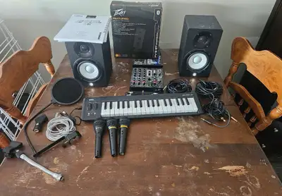 Home Recording Studio Bundle – Yamaha HS5 Monitors + Mixer + MIDI Keyboard Selling a small home stud...