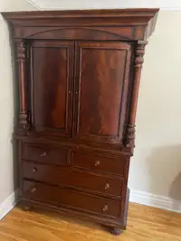 Beautiful wood wardrobe/dresser - Belle armoire/commode en bois
