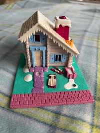 Polly pocket ski lodge 