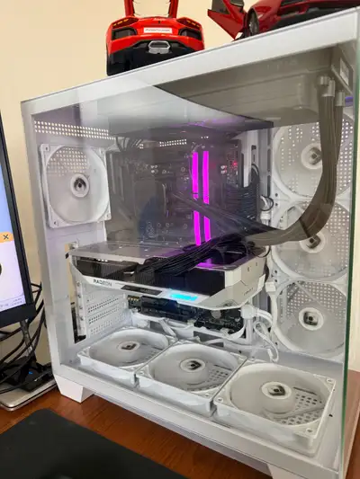 High-End White Gaming PC – Ryzen 7 9800X3D / RX 9070 XT 16GB /, View more