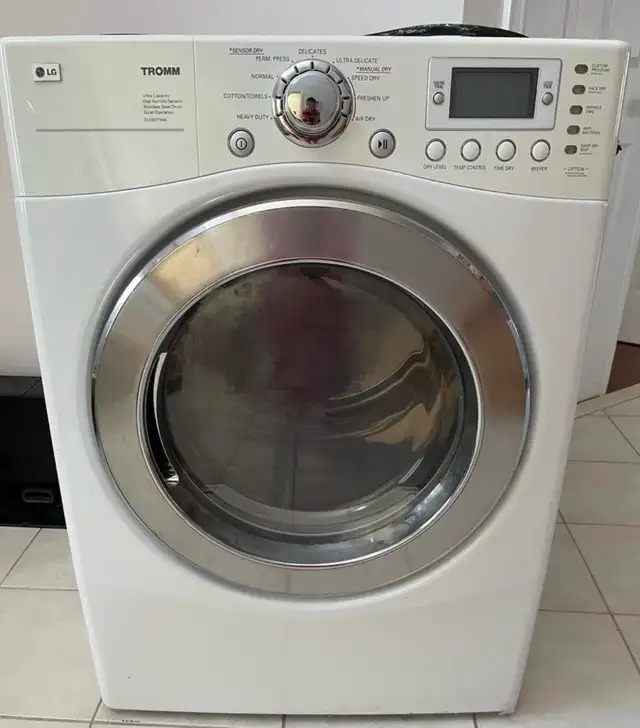 LG Electric Dryer in Washers & Dryers in Markham / York Region - Image 2