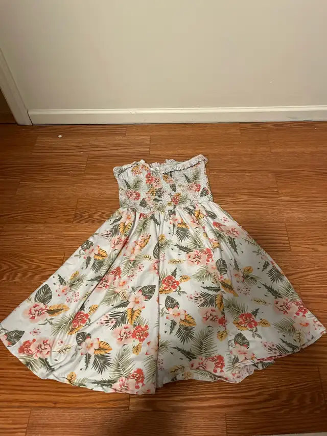 Short summer flowy dress in Women's - Dresses & Skirts in Delta/Surrey/Langley - Image 3