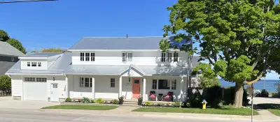 101 Huron St. S. Southampton, is a renovated one bedroom basement apartment with travertine tile flo...