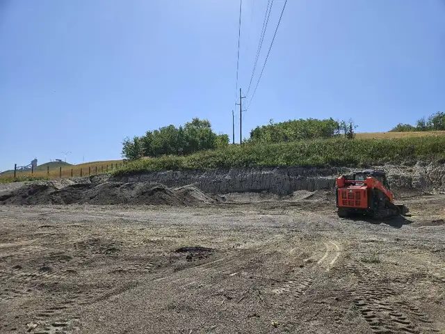 Skidsteer Owner/Operator in Other in Calgary - Image 6