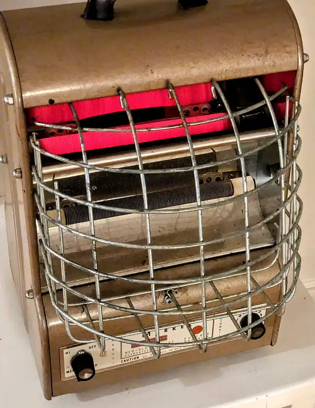 Heater Vintage Markel Neo-Glo Radiant Fan-Glo in Heaters, Humidifiers & Dehumidifiers in Norfolk County - Image 10