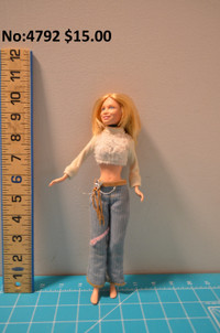 Poupée style Barbie jumelle Olsen