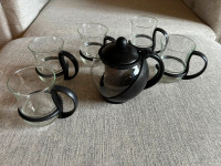 Glass Teapot with stainless infuser & 5 mugs. $60
