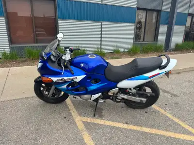 Suzuki 600 GSX with D&D exhaust . Sounds awsome , fun to ride . Good rubber . Runs great sold as is...