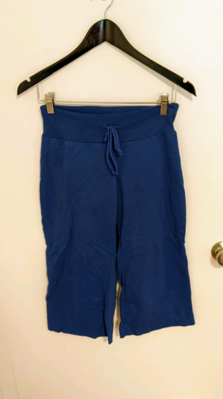 Women's Medium Capri Style Sweatpants  in Other in City of Toronto - Image 2