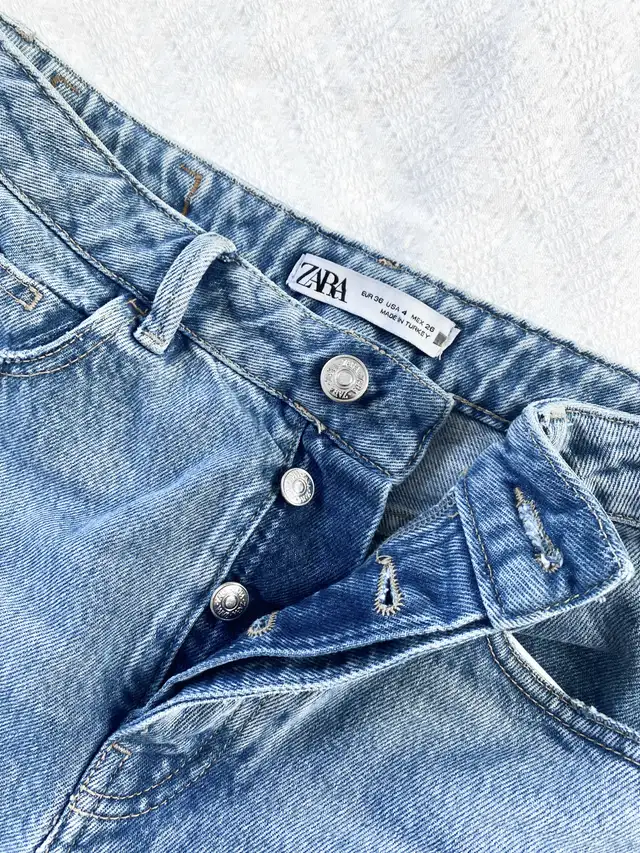 Zara Jeans in Women's - Bottoms in Kitchener / Waterloo - Image 8