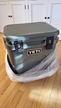 Yeti Roadie 24 cooler in camp green BNIB