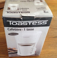 COFFEE MAKER-1 CUP. CAFETIÈRE -1 TASSE S'ADAPTE AUX TASSES