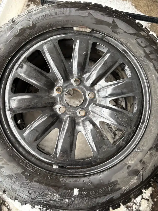 225/60R17 Winter Tires in Tires & Rims in Oshawa / Durham Region - Image 4