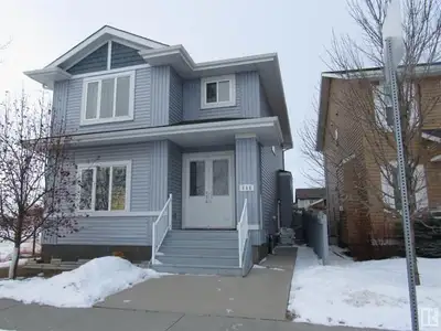 House for rent 2000 SF in Tamarack area 3 bedrooms and 2.5 bathrooms separate living area, dining an...