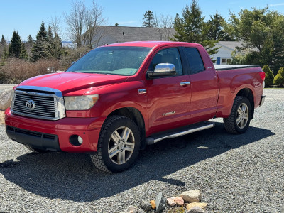 2011 Toyota Tundra Limited 4WD CrewMax - $18000 obo