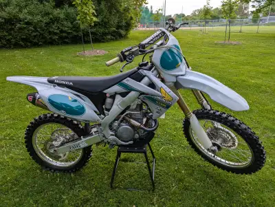 2010 Honda CRF250R motocross bike for sale in excellent condition. 2nd owner, very little use from b...