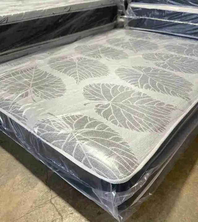 matelas avaliable in Beds & Mattresses in City of Montréal - Image 2