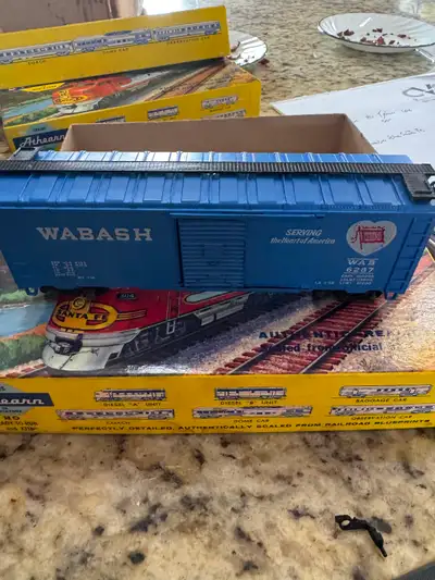 Athearn Ho Wabash box car, View more