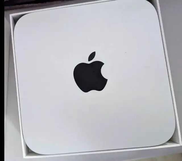 Apple Mac Mini M2 Chip (Like New) in Desktop Computers in City of Montréal - Image 2
