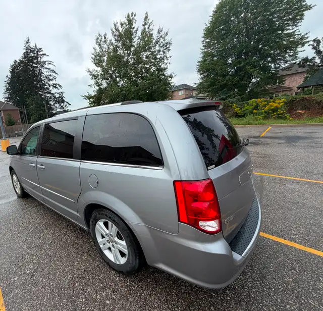2014CARAVAN CREW ACCIDENT FREE STOW N GO  POWER SEATS