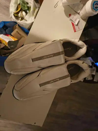 Pick up only, American eagle white pair good condition hardley worn, obo