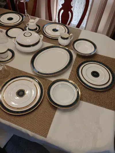 There are 52 pieces of Bitmore Royal Doulton fine dinnerware. The set includes 8 sets of 6 pieces, a...