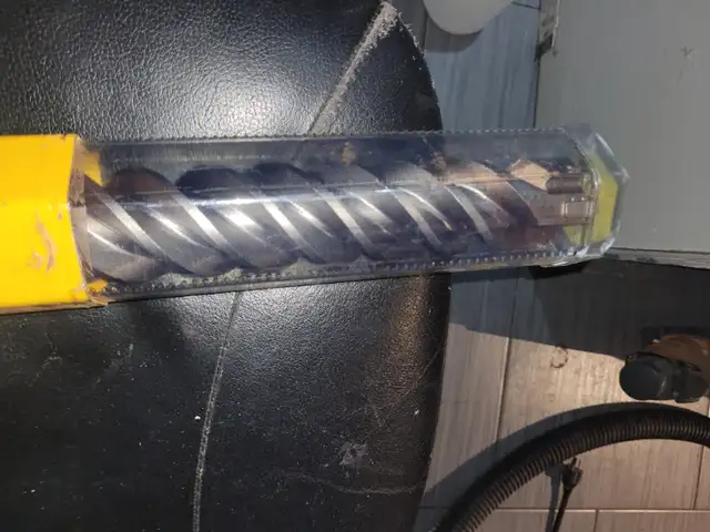 DeWalt Brand New SDS max 2" Solid 4 point 22.5" Carbide Core Bit in Power Tools in City of Toronto - Image 2