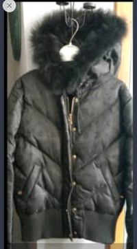 Manteau d'hiver noir , encore neuf, grandeur médium