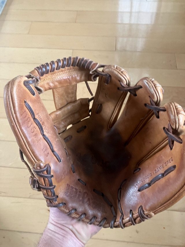 A2000 DP15 11.5 infield glove in Baseball & Softball in St. Catharines - Image 3