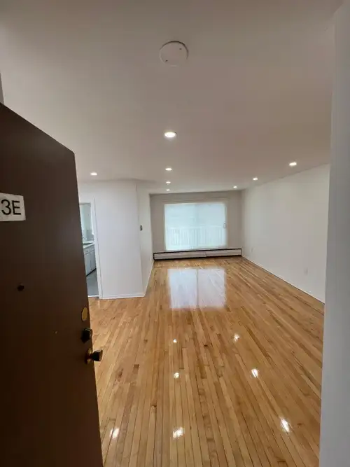 Large and beautiful 3 1/2 Dorval, available June 7th and July, $1300. Fully renovated, exclusive, he...